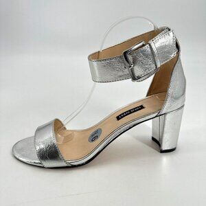 Nine West Silver Leather Chucky Block Low Heel Wide Strap Buckle 9.5 Sandal Shoe